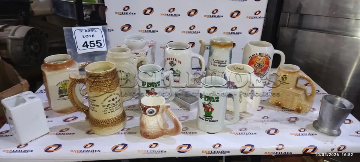 LOTE 455 - 13 CANECAS DECORATIVAS DE MARCAS E MODELOS DIVERSOS. (NO ESTADO) ATENÇÃO! FAZER A VISITAÇÃO ANTES DE ARREMATAR, NÃO SABEMOS SE FUNCIONA, LEILÃO NÃO TEM GARANTIA E NEM DEVOLUÇÃO, SUJEITO A POSSÍVEIS AVARIAS VISÍVEIS/OCULTAS E/OU AUSÊNCIA DE COMPONENTES.