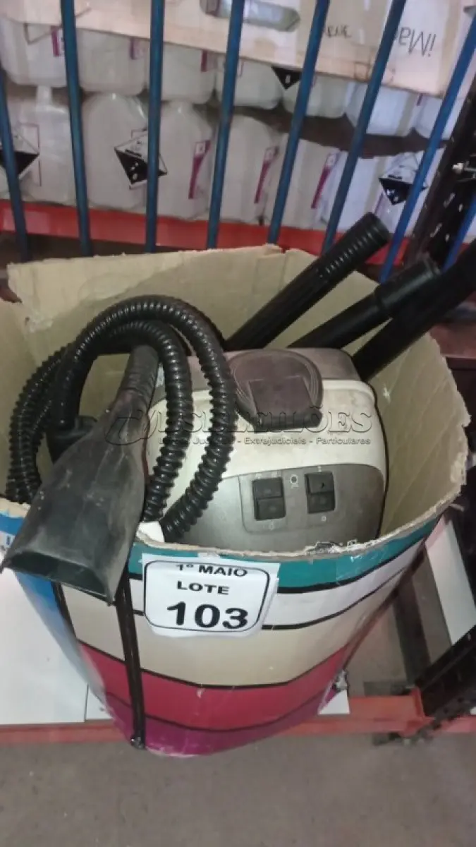 LOTE 103 - 01 MÁQUINA EXTRATORA MARCA ELECTROLUX. (NO ESTADO) ATENÇÃO! FAZER A VISITAÇÃO ANTES DE ARREMATAR, NÃO SABEMOS SE FUNCIONA, LEILÃO NÃO TEM GARANTIA E NEM DEVOLUÇÃO, SUJEITO A POSSÍVEIS AVARIAS VISÍVEIS/OCULTAS E/OU AUSÊNCIA DE COMPONENTES.