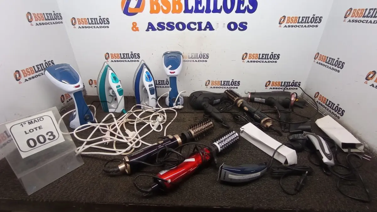 LOTE 003 - 02 FERROS DE PASSAR, 02 VAPORIZADORES DE ROUPA, 02 MÁQUINAS DE CORTAR CABELO, 02 SECADORES DE CABELO E 03 ESCOVAS DE CORTAR CABELO.  (NO ESTADO) ATENÇÃO! FAZER A VISITAÇÃO ANTES DE ARREMATAR, NÃO SABEMOS SE FUNCIONA, LEILÃO NÃO TEM GARANTIA E NEM DEVOLUÇÃO, SUJEITO A POSSÍVEIS AVARIAS VISÍVEIS/OCULTAS E/OU AUSÊNCIA DE COMPONENTES.