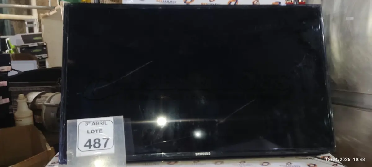 LOTE 487 - 01 TV LCD 39’’ MARCA PANASONIC E 01 TV LCD 40’’ MARCA SAMSUNG. (NO ESTADO) ATENÇÃO! FAZER A VISITAÇÃO ANTES DE ARREMATAR, NÃO SABEMOS SE FUNCIONA, LEILÃO NÃO TEM GARANTIA E NEM DEVOLUÇÃO, SUJEITO A POSSÍVEIS AVARIAS VISÍVEIS/OCULTAS E/OU AUSÊNCIA DE COMPONENTES.
