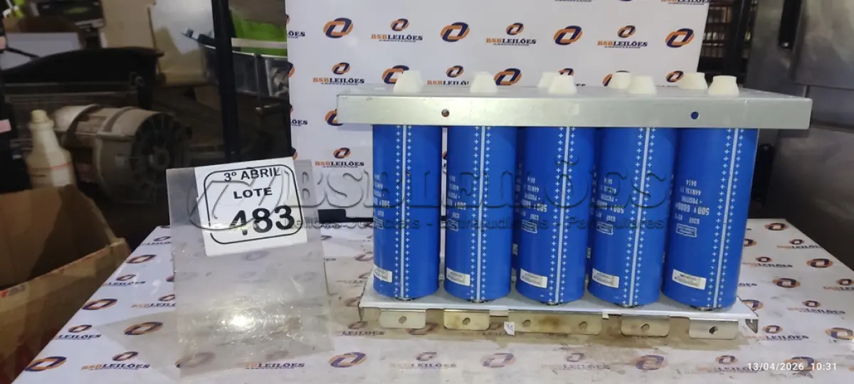 LOTE 483 - 10 CAPACITORES. (NO ESTADO) ATENÇÃO! FAZER A VISITAÇÃO ANTES DE ARREMATAR, NÃO SABEMOS SE FUNCIONA, LEILÃO NÃO TEM GARANTIA E NEM DEVOLUÇÃO, SUJEITO A POSSÍVEIS AVARIAS VISÍVEIS/OCULTAS E/OU AUSÊNCIA DE COMPONENTES.