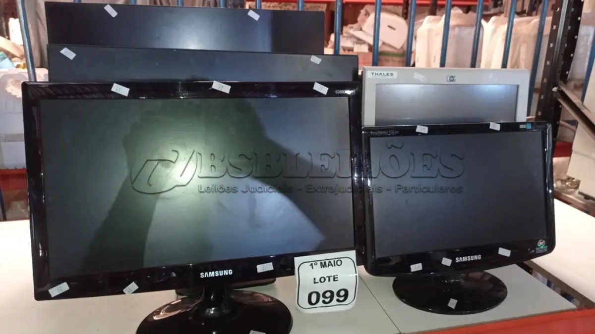 LOTE 099 - 06 MONITORES DE MARCAS E MODELOS DIVERSOS. (NO ESTADO) ATENÇÃO! FAZER A VISITAÇÃO ANTES DE ARREMATAR, NÃO SABEMOS SE FUNCIONA, LEILÃO NÃO TEM GARANTIA E NEM DEVOLUÇÃO, SUJEITO A POSSÍVEIS AVARIAS VISÍVEIS/OCULTAS E/OU AUSÊNCIA DE COMPONENTES.