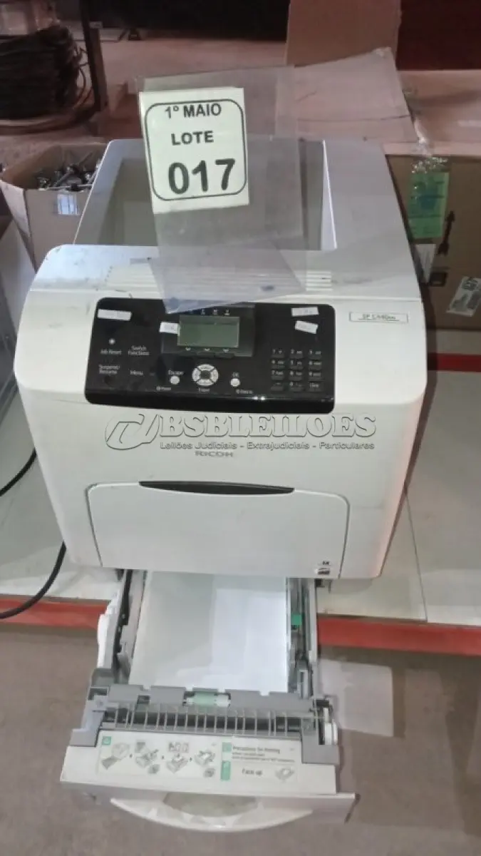 LOTE 017 - 01 IMPRESSORA MODELO SP C440DN MARCA RICOH. (NO ESTADO) ATENÇÃO! FAZER A VISITAÇÃO ANTES DE ARREMATAR, NÃO SABEMOS SE FUNCIONA, LEILÃO NÃO TEM GARANTIA E NEM DEVOLUÇÃO, SUJEITO A POSSÍVEIS AVARIAS VISÍVEIS/OCULTAS E/OU AUSÊNCIA DE COMPONENTES.