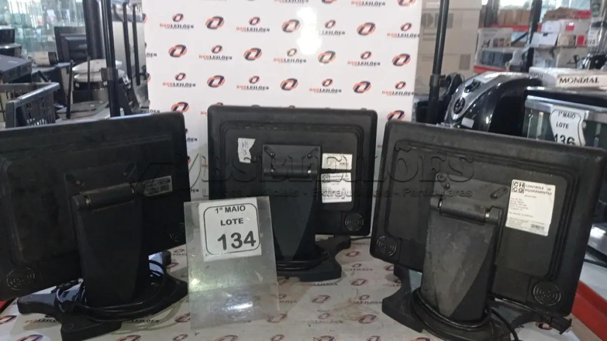 LOTE 134 - 03 MONITORES TOUCH SCREEN MARCA TANCA. (NO ESTADO) ATENÇÃO! FAZER A VISITAÇÃO ANTES DE ARREMATAR, NÃO SABEMOS SE FUNCIONA, LEILÃO NÃO TEM GARANTIA E NEM DEVOLUÇÃO, SUJEITO A POSSÍVEIS AVARIAS VISÍVEIS/OCULTAS E/OU AUSÊNCIA DE COMPONENTES.