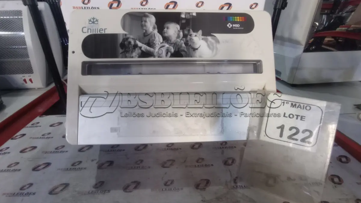LOTE 122 - 01 COOLER PARA VACINAS VETERINÁRIAS MODELO VC-200 127V MARCA CHILLER UNIT. (NO ESTADO) ATENÇÃO! FAZER A VISITAÇÃO ANTES DE ARREMATAR, NÃO SABEMOS SE FUNCIONA, LEILÃO NÃO TEM GARANTIA E NEM DEVOLUÇÃO, SUJEITO A POSSÍVEIS AVARIAS VISÍVEIS/OCULTAS E/OU AUSÊNCIA DE COMPONENTES.