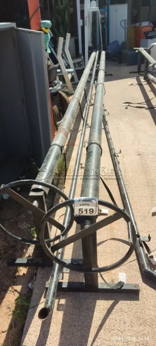 LOTE 519 - 02 ENROLADORES PARA CAPA DE PISCINA 6,30M APROXIMADAMENTE. (NO ESTADO) ATENÇÃO! FAZER A VISITAÇÃO ANTES DE ARREMATAR, NÃO SABEMOS SE FUNCIONA, LEILÃO NÃO TEM GARANTIA E NEM DEVOLUÇÃO, SUJEITO A POSSÍVEIS AVARIAS VISÍVEIS/OCULTAS E/OU AUSÊNCIA DE COMPONENTES.