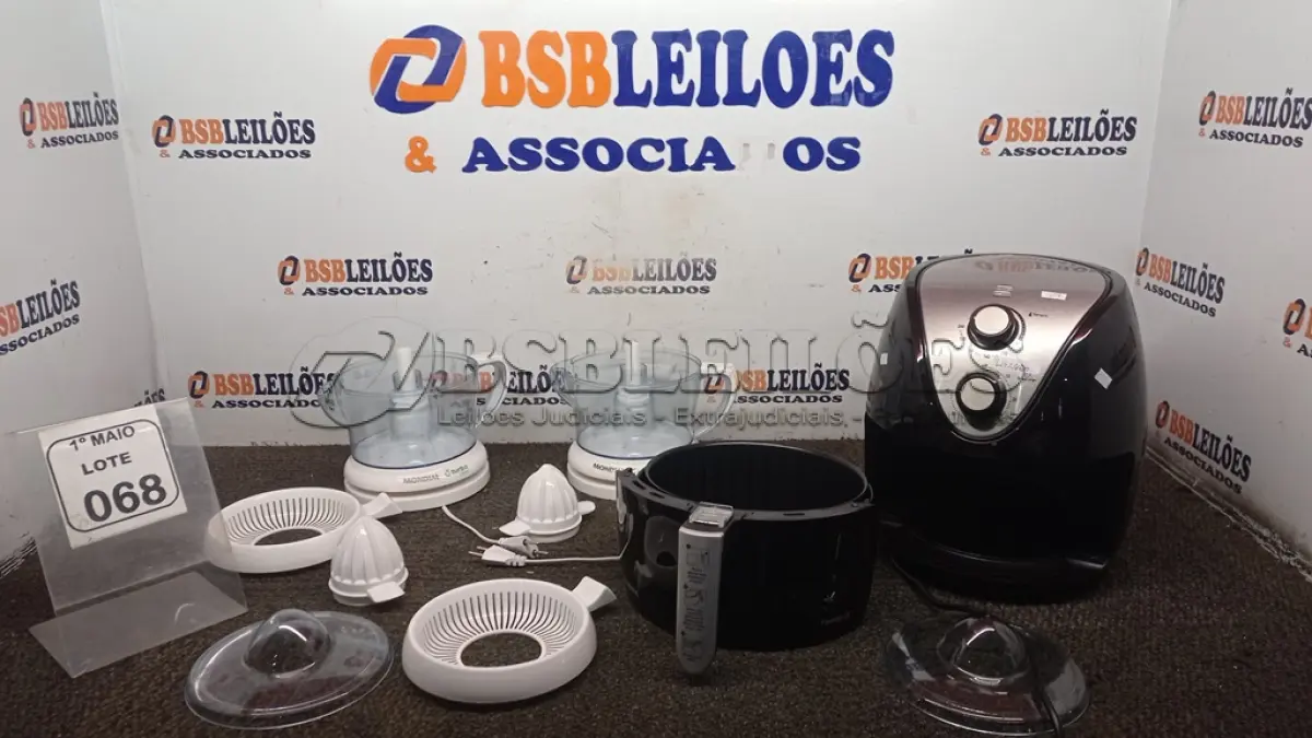 LOTE 068 - 01 AIR FRYER 220V MARCA MODIAL E 02 ESPREMEDORES DE FRUTAS MARCA MONDIAL. (NO ESTADO) ATENÇÃO! FAZER A VISITAÇÃO ANTES DE ARREMATAR, NÃO SABEMOS SE FUNCIONA, LEILÃO NÃO TEM GARANTIA E NEM DEVOLUÇÃO, SUJEITO A POSSÍVEIS AVARIAS VISÍVEIS/OCULTAS E/OU AUSÊNCIA DE COMPONENTES.