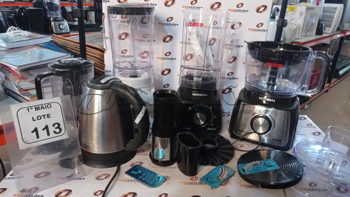 LOTE 113 - 01 CHALEIRA ELÉTRICA E 03 LIQUIDIFICADORES DE MARCA E MODELOS DIVERSOS. (NO ESTADO) ATENÇÃO! FAZER A VISITAÇÃO ANTES DE ARREMATAR, NÃO SABEMOS SE FUNCIONA, LEILÃO NÃO TEM GARANTIA E NEM DEVOLUÇÃO, SUJEITO A POSSÍVEIS AVARIAS VISÍVEIS/OCULTAS E/OU AUSÊNCIA DE COMPONENTES.