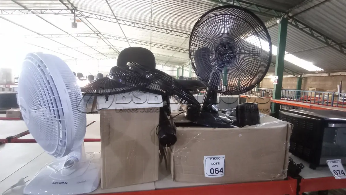 LOTE 064 - 01 LOTE COM VÁRIOS VENTILADORES DESMONTADOS MODELOS DIVERSOS MARCA MONDIAL. (NO ESTADO) ATENÇÃO! FAZER A VISITAÇÃO ANTES DE ARREMATAR, NÃO SABEMOS SE FUNCIONA, LEILÃO NÃO TEM GARANTIA E NEM DEVOLUÇÃO, SUJEITO A POSSÍVEIS AVARIAS VISÍVEIS/OCULTAS E/OU AUSÊNCIA DE COMPONENTES.