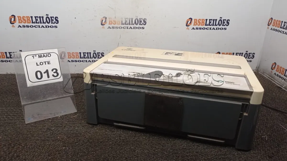LOTE 013 - 01 COOLER PARA VACINAS VETERINÁRIAS MODELO VC-200 127V MARCA CHILLER UNIT. (NO ESTADO) ATENÇÃO! FAZER A VISITAÇÃO ANTES DE ARREMATAR, NÃO SABEMOS SE FUNCIONA, LEILÃO NÃO TEM GARANTIA E NEM DEVOLUÇÃO, SUJEITO A POSSÍVEIS AVARIAS VISÍVEIS/OCULTAS E/OU AUSÊNCIA DE COMPONENTES.