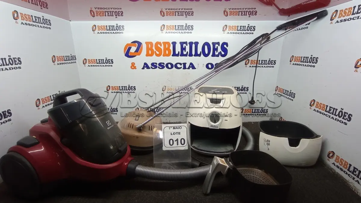 LOTE 010 - 01 AIR FRYER MARCA PHILCO, 01 ENCERADEIRA DOMÉSTICA MARCA WALITA E 01 ASPIRADOR DE PÓ MARCA ELECTROLUX. (NO ESTADO) ATENÇÃO! FAZER A VISITAÇÃO ANTES DE ARREMATAR, NÃO SABEMOS SE FUNCIONA, LEILÃO NÃO TEM GARANTIA E NEM DEVOLUÇÃO, SUJEITO A POSSÍVEIS AVARIAS VISÍVEIS/OCULTAS E/OU AUSÊNCIA DE COMPONENTES.