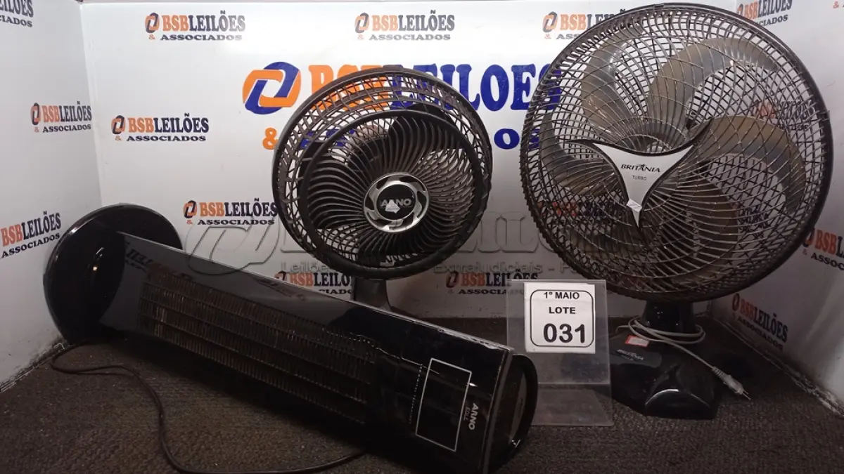 LOTE 031 - 03 VENTILADORES DE MARCAS E MODELOS DIVERSOS. (NO ESTADO) ATENÇÃO! FAZER A VISITAÇÃO ANTES DE ARREMATAR, NÃO SABEMOS SE FUNCIONA, LEILÃO NÃO TEM GARANTIA E NEM DEVOLUÇÃO, SUJEITO A POSSÍVEIS AVARIAS VISÍVEIS/OCULTAS E/OU AUSÊNCIA DE COMPONENTES.