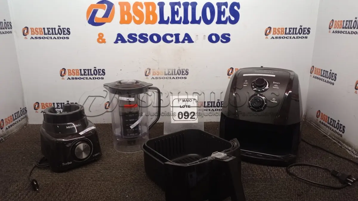 LOTE 092 - 01 AIR FRYER MARCA MONDIAL E 01 LIQUIDIFICADOR 220V MARCA MONDIAL. (NO ESTADO) ATENÇÃO! FAZER A VISITAÇÃO ANTES DE ARREMATAR, NÃO SABEMOS SE FUNCIONA, LEILÃO NÃO TEM GARANTIA E NEM DEVOLUÇÃO, SUJEITO A POSSÍVEIS AVARIAS VISÍVEIS/OCULTAS E/OU AUSÊNCIA DE COMPONENTES.