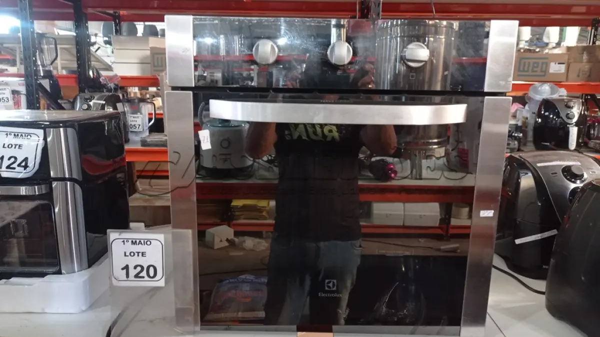 LOTE 120 - 01 FORNO DE EMBUTIR MARCA ELECTROLUX. (NO ESTADO) ATENÇÃO! FAZER A VISITAÇÃO ANTES DE ARREMATAR, NÃO SABEMOS SE FUNCIONA, LEILÃO NÃO TEM GARANTIA E NEM DEVOLUÇÃO, SUJEITO A POSSÍVEIS AVARIAS VISÍVEIS/OCULTAS E/OU AUSÊNCIA DE COMPONENTES.