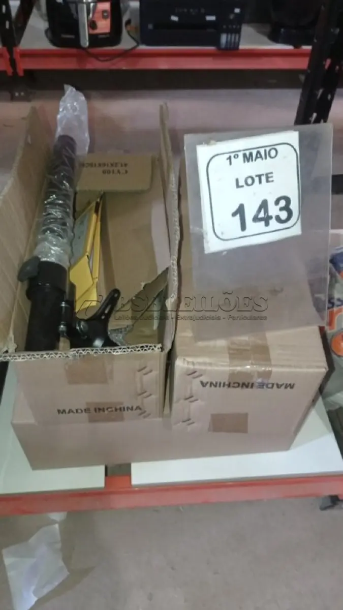 LOTE 143 - 05 SUPORTES DE MONITOR MARCA DATEN. (NO ESTADO) ATENÇÃO! FAZER A VISITAÇÃO ANTES DE ARREMATAR, NÃO SABEMOS SE FUNCIONA, LEILÃO NÃO TEM GARANTIA E NEM DEVOLUÇÃO, SUJEITO A POSSÍVEIS AVARIAS VISÍVEIS/OCULTAS E/OU AUSÊNCIA DE COMPONENTES.