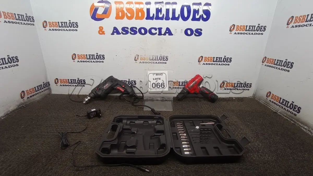 LOTE 066 - 01 FURADEIRA MODELO POWER TOOLS 220V MARCA MONDIAL E 01 PARAFUSADEIRA A BATERIA COM BITS, FONTE E MALETA MARCA MONDIAL. (NO ESTADO) ATENÇÃO! FAZER A VISITAÇÃO ANTES DE ARREMATAR, NÃO SABEMOS SE FUNCIONA, LEILÃO NÃO TEM GARANTIA E NEM DEVOLUÇÃO, SUJEITO A POSSÍVEIS AVARIAS VISÍVEIS/OCULTAS E/OU AUSÊNCIA DE COMPONENTES.
