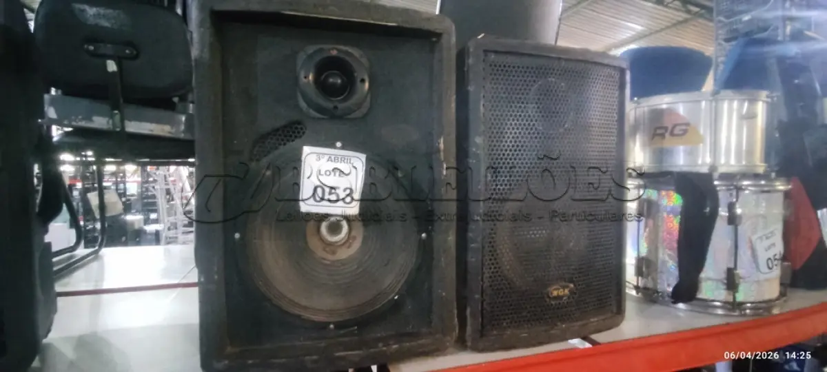 LOTE 053 - 02 CAIXAS DE SOM ALTO FALANTES MARCA WGK. (NO ESTADO) ATENÇÃO! FAZER A VISITAÇÃO ANTES DE ARREMATAR, NÃO SABEMOS SE FUNCIONA, LEILÃO NÃO TEM GARANTIA E NEM DEVOLUÇÃO, SUJEITO A POSSÍVEIS AVARIAS VISÍVEIS/OCULTAS E/OU AUSÊNCIA DE COMPONENTES.