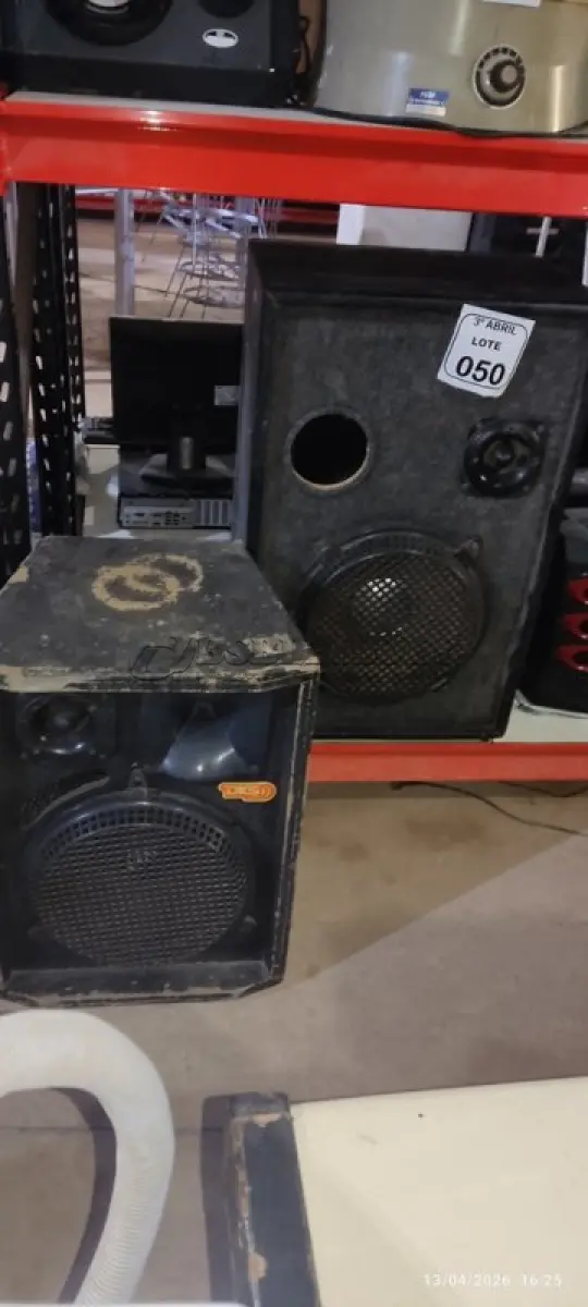 LOTE 050 - 02 CAIXAS DE SOM ALTO-FALANTE. (NO ESTADO) DE SOM ALTO FALANTES APLICAÇÃO! FAZER A VISITAÇÃO ANTES DE ARREMATAR, NÃO SABEMOS SE FUNCIONA, LEILÃO NÃO TEM GARANTIA E NEM DEVOLUÇÃO, SUJEITO A POSSÍVEIS AVARIAS VISÍVEIS/OCULTAS E/OU AUSÊNCIA DE COMPONENTES.