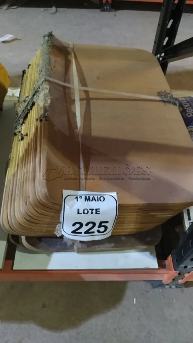 LOTE 225 - 20 PLACAS DE MADEIRA. (NO ESTADO) ATENÇÃO! FAZER A VISITAÇÃO ANTES DE ARREMATAR, NÃO SABEMOS SE FUNCIONA, LEILÃO NÃO TEM GARANTIA E NEM DEVOLUÇÃO, SUJEITO A POSSÍVEIS AVARIAS VISÍVEIS/OCULTAS E/OU AUSÊNCIA DE COMPONENTES.