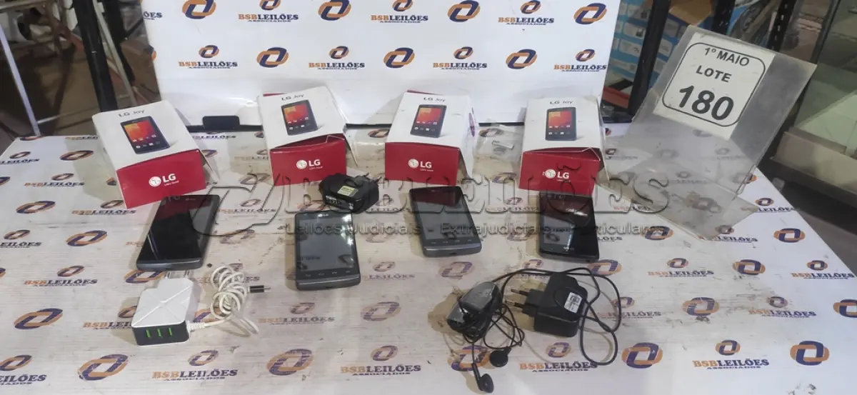 LOTE 180 - 04 CELULARES MODELO JOY COM 03 CARREGADORES MARCA LG. (NO ESTADO) ATENÇÃO! FAZER A VISITAÇÃO ANTES DE ARREMATAR, NÃO SABEMOS SE FUNCIONA, LEILÃO NÃO TEM GARANTIA E NEM DEVOLUÇÃO, SUJEITO A POSSÍVEIS AVARIAS VISÍVEIS/OCULTAS E/OU AUSÊNCIA DE COMPONENTES.