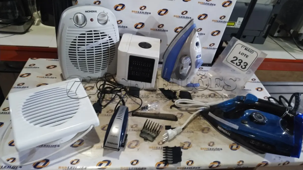 LOTE 233 - 01 AQUECEDOR 220V, 01 VENTILADOR AXIAL EXAUSTOR PARA BANHEIRO, 01 MINI UMIDIFICADOR, 01 MÁQUINA DE CORTAR BANHEIRO E 02 FERROS DE PASSAR 220V MARCA MONDIAL. (NO ESTADO) ATENÇÃO! FAZER A VISITAÇÃO ANTES DE ARREMATAR, NÃO SABEMOS SE FUNCIONA, LEILÃO NÃO TEM GARANTIA E NEM DEVOLUÇÃO, SUJEITO A POSSÍVEIS AVARIAS VISÍVEIS/OCULTAS E/OU AUSÊNCIA DE COMPONENTES.