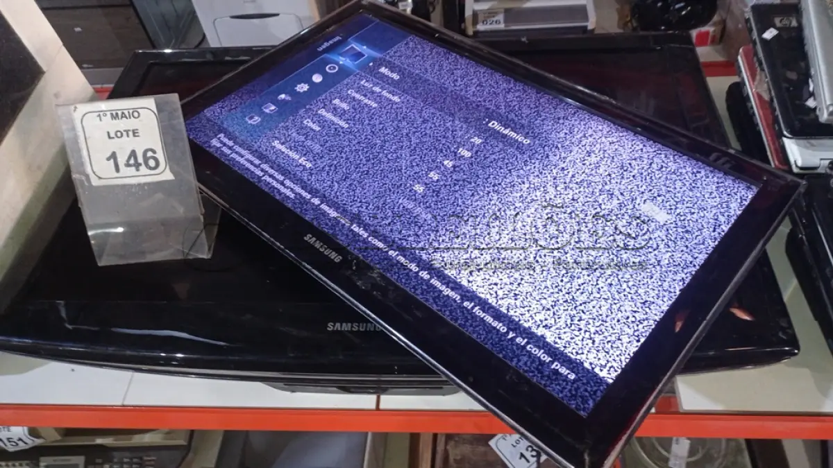 LOTE 146 - 01 TV LCD 32’’ MARCA SAMSUNG E 01 TV LCD 48’’ MARCA SAMSUNG. (NO ESTADO) ATENÇÃO! FAZER A VISITAÇÃO ANTES DE ARREMATAR, NÃO SABEMOS SE FUNCIONA, LEILÃO NÃO TEM GARANTIA E NEM DEVOLUÇÃO, SUJEITO A POSSÍVEIS AVARIAS VISÍVEIS/OCULTAS E/OU AUSÊNCIA DE COMPONENTES.