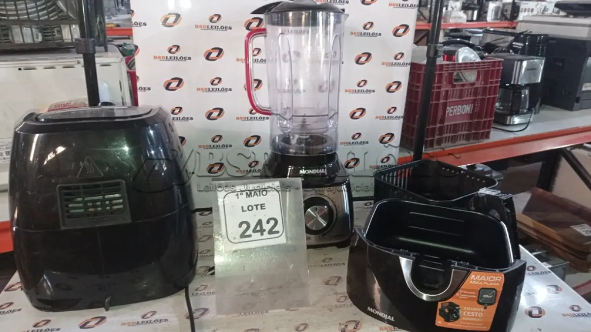 LOTE 242 - 01 AIR FRYER 220V MARCA MONDIAL E 01 LIQUIDIFICADOR 220V MARCA MONDIAL. (NO ESTADO) ATENÇÃO! FAZER A VISITAÇÃO ANTES DE ARREMATAR, NÃO SABEMOS SE FUNCIONA, LEILÃO NÃO TEM GARANTIA E NEM DEVOLUÇÃO, SUJEITO A POSSÍVEIS AVARIAS VISÍVEIS/OCULTAS E/OU AUSÊNCIA DE COMPONENTES.