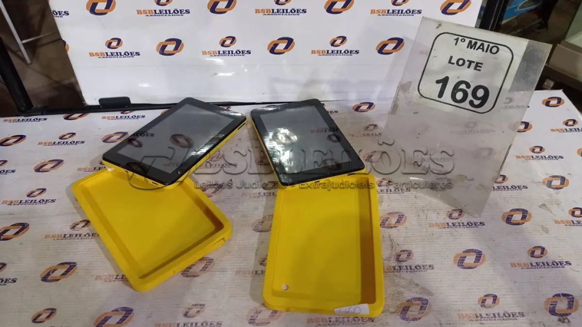 LOTE 169 - 02 TABLETS MARCA CCE COM CAPA. (NO ESTADO) ATENÇÃO! FAZER A VISITAÇÃO ANTES DE ARREMATAR, NÃO SABEMOS SE FUNCIONA, LEILÃO NÃO TEM GARANTIA E NEM DEVOLUÇÃO, SUJEITO A POSSÍVEIS AVARIAS VISÍVEIS/OCULTAS E/OU AUSÊNCIA DE COMPONENTES.