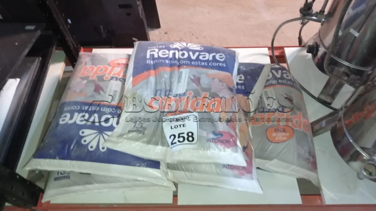 LOTE 258 - 05 PACOTES DE MASSA CORRIDA 15KG CADA MARCA RENOVARE. (NO ESTADO) ATENÇÃO! FAZER A VISITAÇÃO ANTES DE ARREMATAR, NÃO SABEMOS SE FUNCIONA, LEILÃO NÃO TEM GARANTIA E NEM DEVOLUÇÃO, SUJEITO A POSSÍVEIS AVARIAS VISÍVEIS/OCULTAS E/OU AUSÊNCIA DE COMPONENTES.