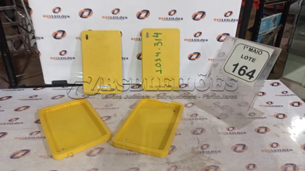 LOTE 164 - 02 TABLETS MARCA CCE COM CAPA. (NO ESTADO) ATENÇÃO! FAZER A VISITAÇÃO ANTES DE ARREMATAR, NÃO SABEMOS SE FUNCIONA, LEILÃO NÃO TEM GARANTIA E NEM DEVOLUÇÃO, SUJEITO A POSSÍVEIS AVARIAS VISÍVEIS/OCULTAS E/OU AUSÊNCIA DE COMPONENTES.