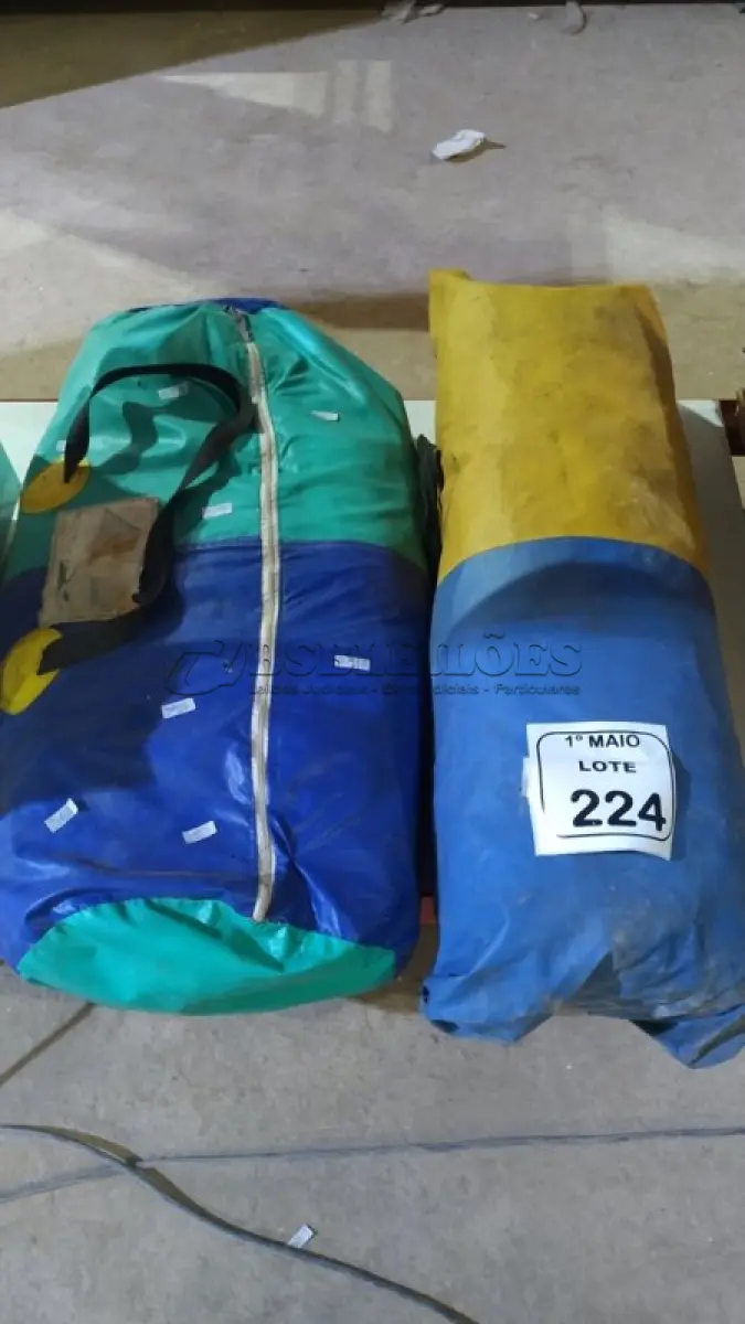 LOTE 224 - 02 BARRACAS DE CAMPING COMPLETAS. (NO ESTADO) ATENÇÃO! FAZER A VISITAÇÃO ANTES DE ARREMATAR, NÃO SABEMOS SE FUNCIONA, LEILÃO NÃO TEM GARANTIA E NEM DEVOLUÇÃO, SUJEITO A POSSÍVEIS AVARIAS VISÍVEIS/OCULTAS E/OU AUSÊNCIA DE COMPONENTES.