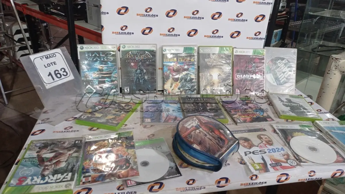 LOTE 163 - 01 LOTE COM GRANDE QUANTIDADE DE JOGOS DE XBOX. (NO ESTADO) ATENÇÃO! FAZER A VISITAÇÃO ANTES DE ARREMATAR, NÃO SABEMOS SE FUNCIONA, LEILÃO NÃO TEM GARANTIA E NEM DEVOLUÇÃO, SUJEITO A POSSÍVEIS AVARIAS VISÍVEIS/OCULTAS E/OU AUSÊNCIA DE COMPONENTES.