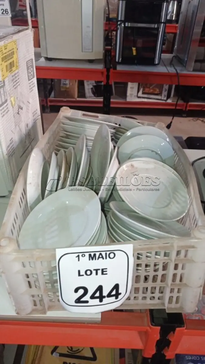 LOTE 244 - 01 CAIXA COM GRANDE QUANTIDADE DE PIRES. (NO ESTADO) ATENÇÃO! FAZER A VISITAÇÃO ANTES DE ARREMATAR, NÃO SABEMOS SE FUNCIONA, LEILÃO NÃO TEM GARANTIA E NEM DEVOLUÇÃO, SUJEITO A POSSÍVEIS AVARIAS VISÍVEIS/OCULTAS E/OU AUSÊNCIA DE COMPONENTES.
