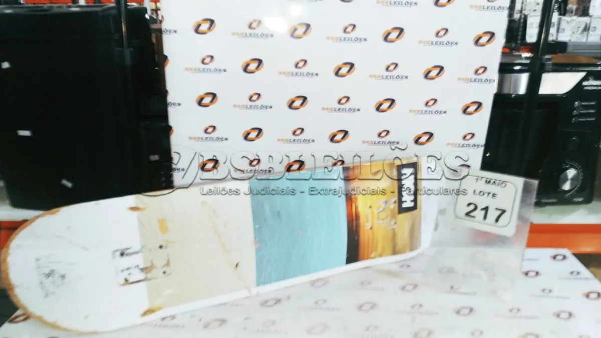LOTE 217 - 01 SHAPE DE SKATE TAMANHO 8.0 MARCA FUTURE. (NO ESTADO) ATENÇÃO! FAZER A VISITAÇÃO ANTES DE ARREMATAR, NÃO SABEMOS SE FUNCIONA, LEILÃO NÃO TEM GARANTIA E NEM DEVOLUÇÃO, SUJEITO A POSSÍVEIS AVARIAS VISÍVEIS/OCULTAS E/OU AUSÊNCIA DE COMPONENTES.