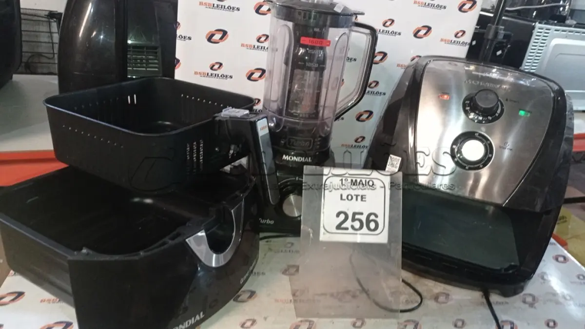 LOTE 256 - 01 AIR FRYER 220V MARCA MONDIAL E 01 LIQUIDIFICADOR 220V MARCA MONDIAL. (NO ESTADO) ATENÇÃO! FAZER A VISITAÇÃO ANTES DE ARREMATAR, NÃO SABEMOS SE FUNCIONA, LEILÃO NÃO TEM GARANTIA E NEM DEVOLUÇÃO, SUJEITO A POSSÍVEIS AVARIAS VISÍVEIS/OCULTAS E/OU AUSÊNCIA DE COMPONENTES.