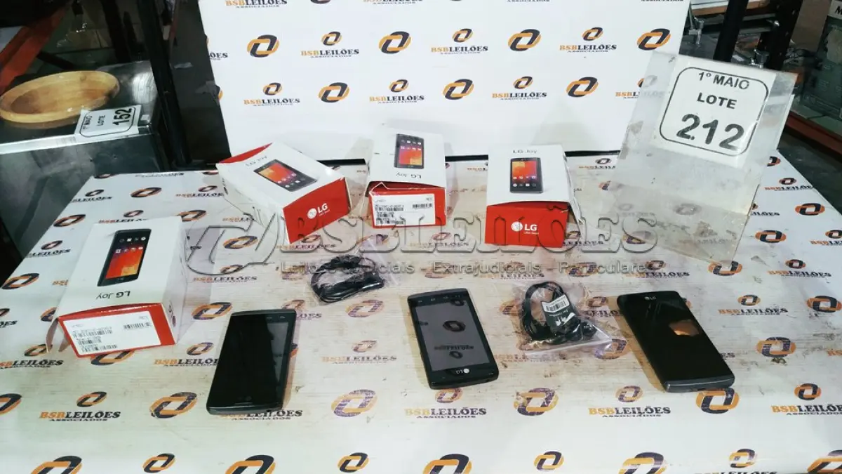 LOTE 212 - 04 CELULARES MODELO JOY MARCA LG MARCA LG. (NO ESTADO) ATENÇÃO! FAZER A VISITAÇÃO ANTES DE ARREMATAR, NÃO SABEMOS SE FUNCIONA, LEILÃO NÃO TEM GARANTIA E NEM DEVOLUÇÃO, SUJEITO A POSSÍVEIS AVARIAS VISÍVEIS/OCULTAS E/OU AUSÊNCIA DE COMPONENTES.