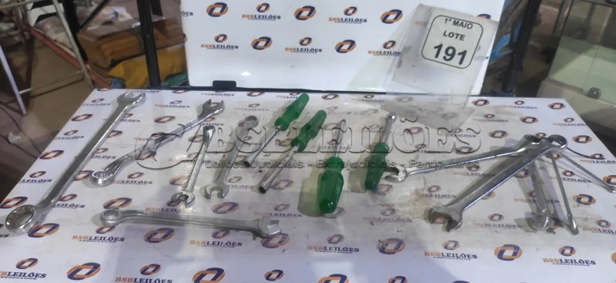 LOTE 191 - 01 LOTE COM VÁRIAS CHAVES TAMANHOS E MEDIDAS DIVERSAS MARCAS STARFER E BELZER. (NO ESTADO) ATENÇÃO! FAZER A VISITAÇÃO ANTES DE ARREMATAR, NÃO SABEMOS SE FUNCIONA, LEILÃO NÃO TEM GARANTIA E NEM DEVOLUÇÃO, SUJEITO A POSSÍVEIS AVARIAS VISÍVEIS/OCULTAS E/OU AUSÊNCIA DE COMPONENTES.