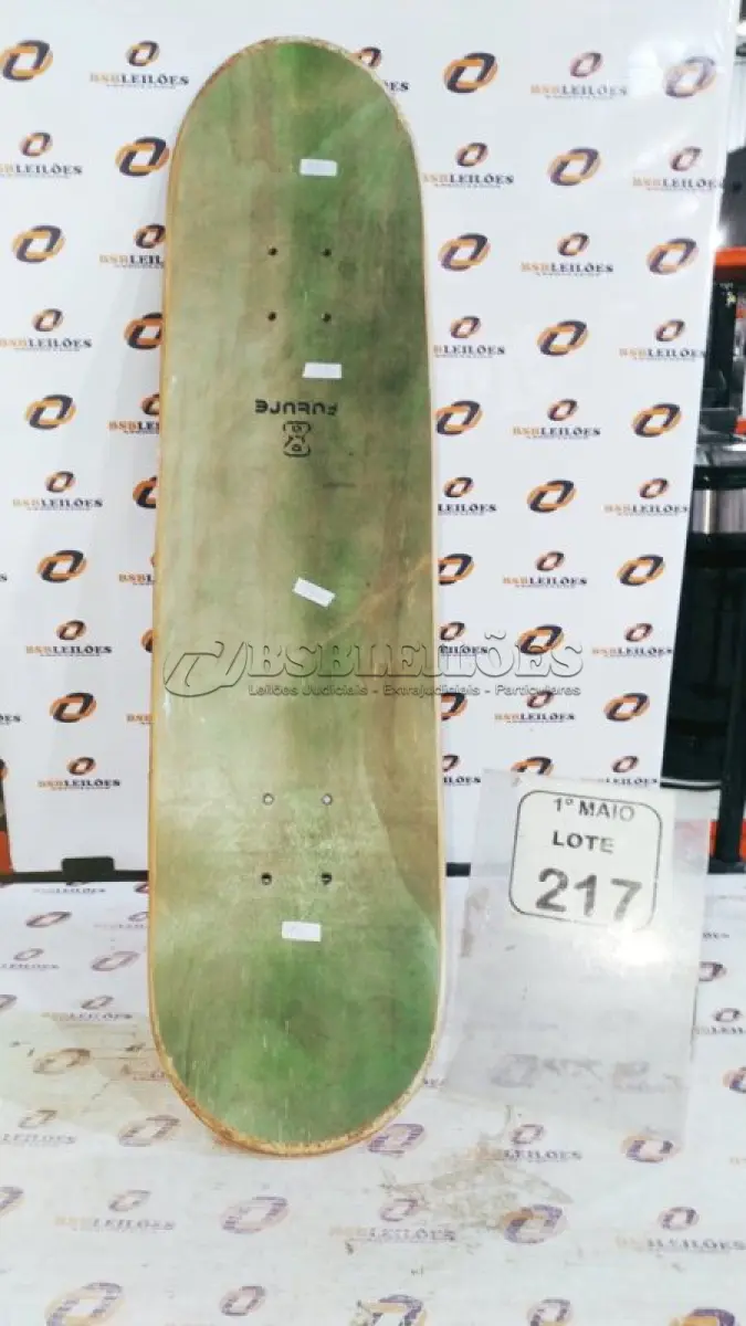 LOTE 217 - 01 SHAPE DE SKATE TAMANHO 8.0 MARCA FUTURE. (NO ESTADO) ATENÇÃO! FAZER A VISITAÇÃO ANTES DE ARREMATAR, NÃO SABEMOS SE FUNCIONA, LEILÃO NÃO TEM GARANTIA E NEM DEVOLUÇÃO, SUJEITO A POSSÍVEIS AVARIAS VISÍVEIS/OCULTAS E/OU AUSÊNCIA DE COMPONENTES.