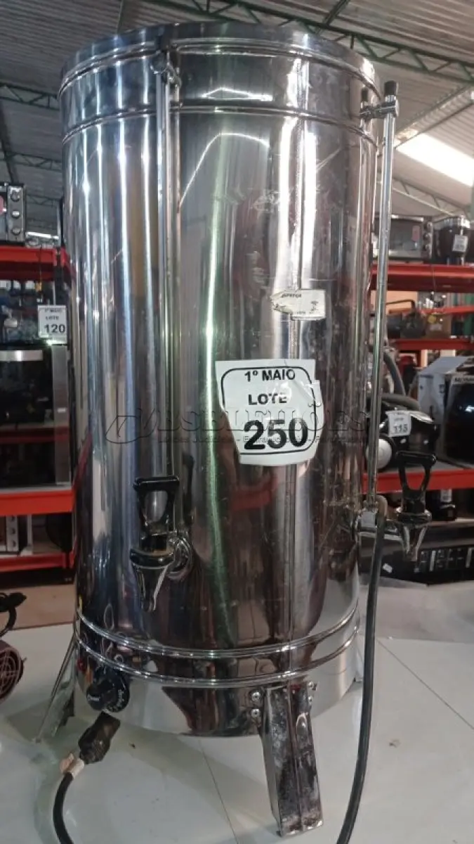 LOTE 250 - 01 CAFETEIRA INDUSTRIAL EM INOX. (NO ESTADO) ATENÇÃO! FAZER A VISITAÇÃO ANTES DE ARREMATAR, NÃO SABEMOS SE FUNCIONA, LEILÃO NÃO TEM GARANTIA E NEM DEVOLUÇÃO, SUJEITO A POSSÍVEIS AVARIAS VISÍVEIS/OCULTAS E/OU AUSÊNCIA DE COMPONENTES.