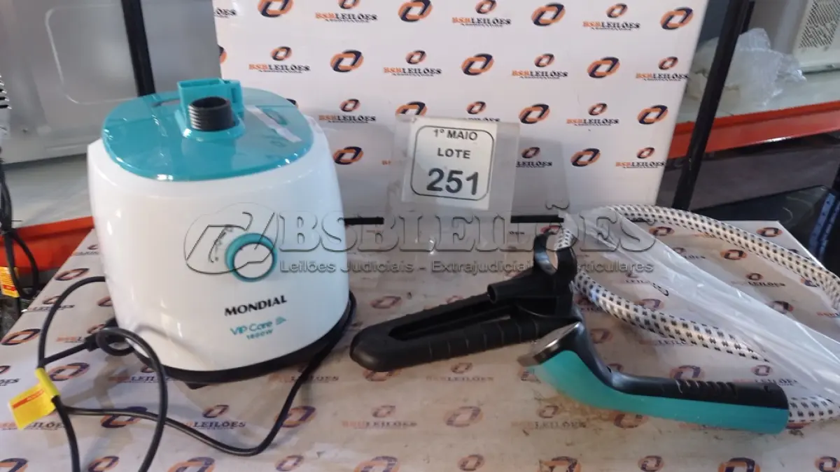 LOTE 251 - 01 PASSADEIRA DE ROUPAS A VAPOR MAR MONDIAL. (NO ESTADO) ATENÇÃO! FAZER A VISITAÇÃO ANTES DE ARREMATAR, NÃO SABEMOS SE FUNCIONA, LEILÃO NÃO TEM GARANTIA E NEM DEVOLUÇÃO, SUJEITO A POSSÍVEIS AVARIAS VISÍVEIS/OCULTAS E/OU AUSÊNCIA DE COMPONENTES.