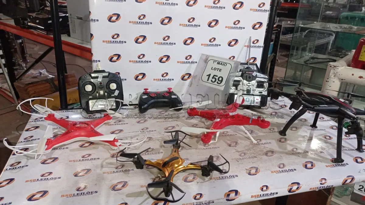 LOTE 159 - 04 DRONES DE MARCAS E MODELOS DIVERSOS. (NO ESTADO) ATENÇÃO! FAZER A VISITAÇÃO ANTES DE ARREMATAR, NÃO SABEMOS SE FUNCIONA, LEILÃO NÃO TEM GARANTIA E NEM DEVOLUÇÃO, SUJEITO A POSSÍVEIS AVARIAS VISÍVEIS/OCULTAS E/OU AUSÊNCIA DE COMPONENTES.
