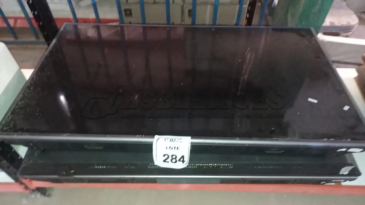 LOTE 284 - 03 TVS LCD DE MARCAS E TAMANHOS DIVERSOS. (NO ESTADO) ATENÇÃO! FAZER A VISITAÇÃO ANTES DE ARREMATAR, NÃO SABEMOS SE FUNCIONA, LEILÃO NÃO TEM GARANTIA E NEM DEVOLUÇÃO, SUJEITO A POSSÍVEIS AVARIAS VISÍVEIS/OCULTAS E/OU AUSÊNCIA DE COMPONENTES.