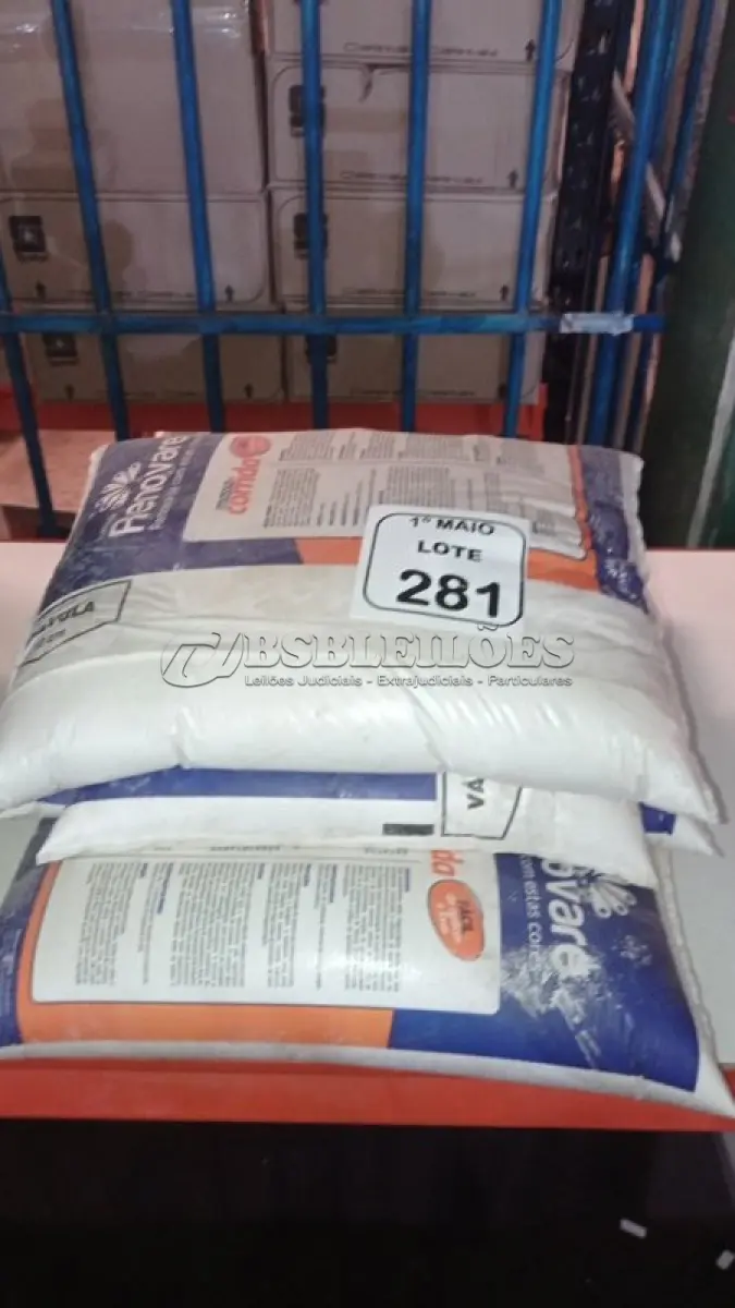 LOTE 281 - 05 PACOTES DE MASSA CORRIDA 15KG CADA MARCA RENOVARE. (NO ESTADO) ATENÇÃO! FAZER A VISITAÇÃO ANTES DE ARREMATAR, NÃO SABEMOS SE FUNCIONA, LEILÃO NÃO TEM GARANTIA E NEM DEVOLUÇÃO, SUJEITO A POSSÍVEIS AVARIAS VISÍVEIS/OCULTAS E/OU AUSÊNCIA DE COMPONENTES.