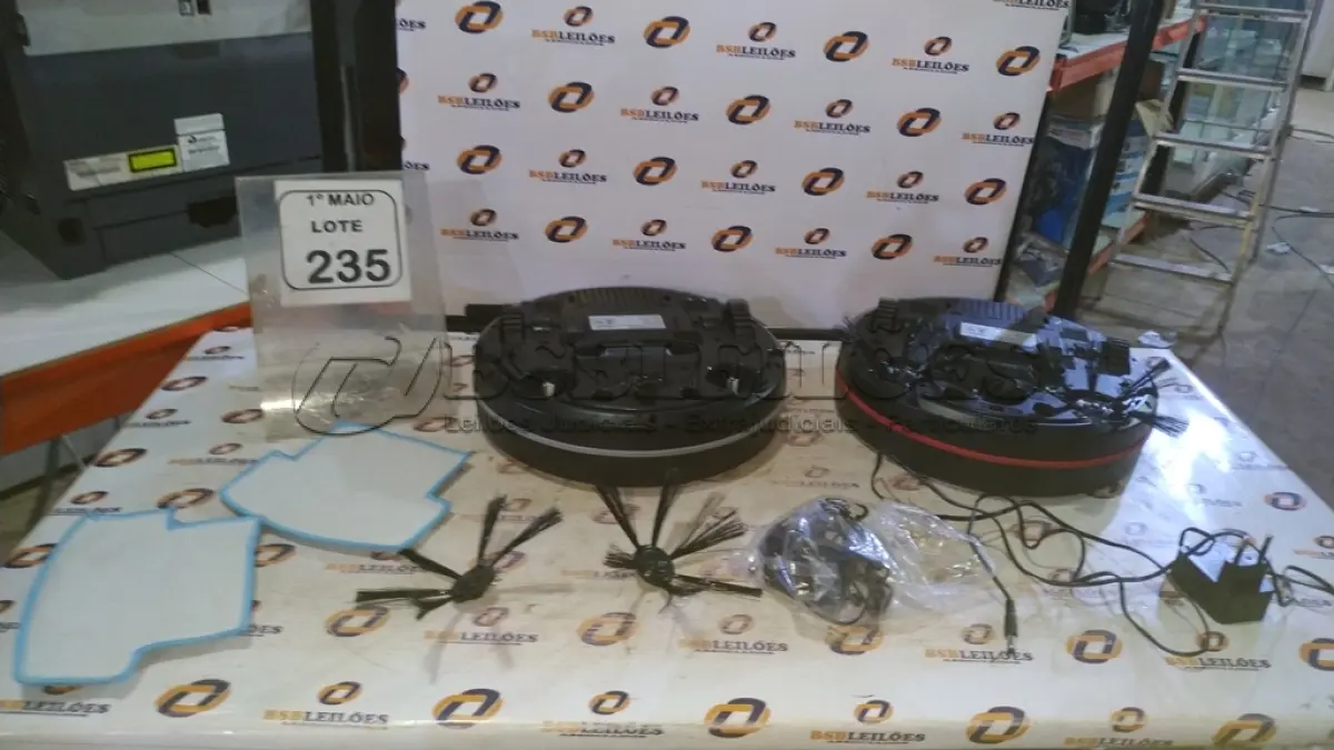 LOTE 235 - 02 ASPIRADORES ROBÔ MARCA MONDIAL. (NO ESTADO) ATENÇÃO! FAZER A VISITAÇÃO ANTES DE ARREMATAR, NÃO SABEMOS SE FUNCIONA, LEILÃO NÃO TEM GARANTIA E NEM DEVOLUÇÃO, SUJEITO A POSSÍVEIS AVARIAS VISÍVEIS/OCULTAS E/OU AUSÊNCIA DE COMPONENTES.