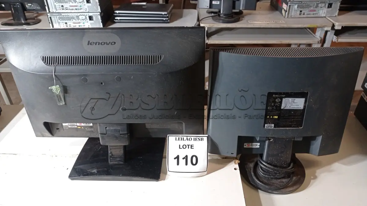 LOTE 110 - 02 MONITORES LENOVO. (NO ESTADO) ATENÇÃO! FAZER A VISITAÇÃO ANTES DE ARREMATAR, NÃO SABEMOS SE FUNCIONA, LEILÃO NÃO TEM GARANTIA E NEM DEVOLUÇÃO, SUJEITO A POSSÍVEIS AVARIAS VISÍVEIS/OCULTAS E/OU AUSÊNCIA DE COMPONENTES.