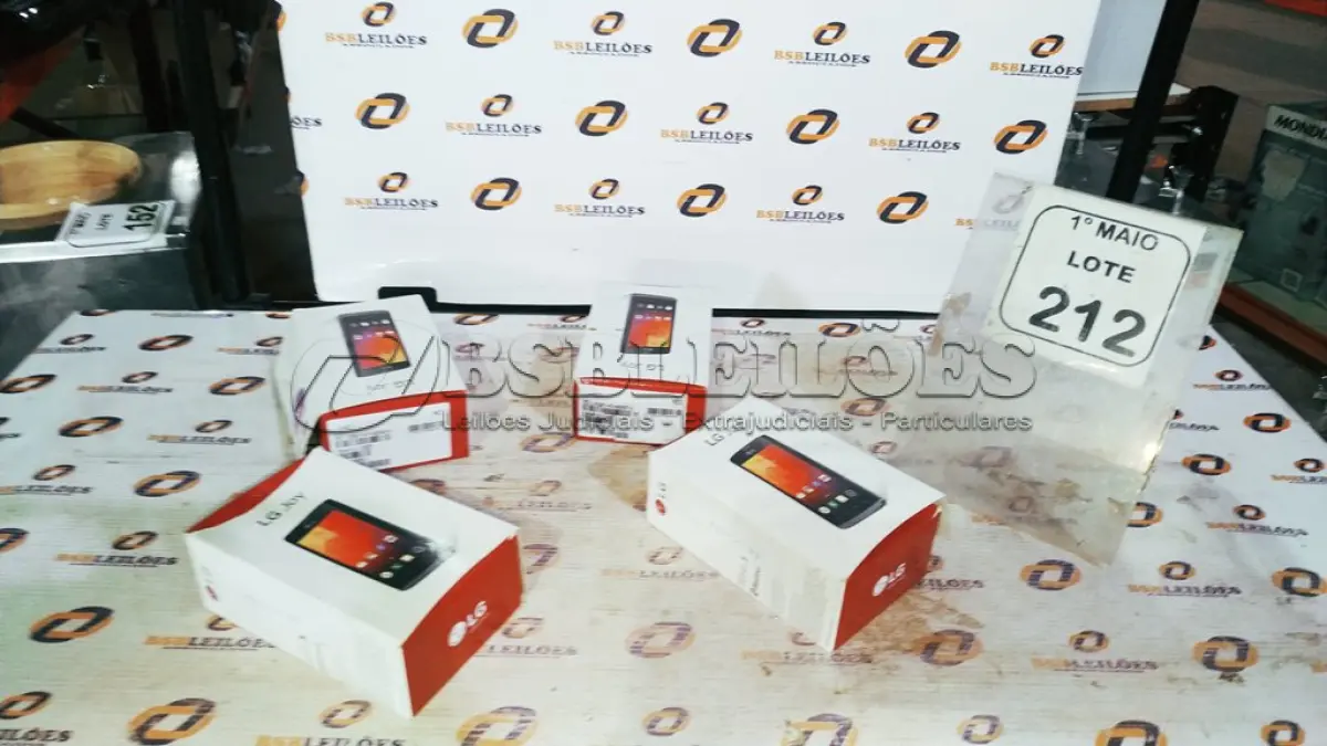 LOTE 212 - 04 CELULARES MODELO JOY MARCA LG MARCA LG. (NO ESTADO) ATENÇÃO! FAZER A VISITAÇÃO ANTES DE ARREMATAR, NÃO SABEMOS SE FUNCIONA, LEILÃO NÃO TEM GARANTIA E NEM DEVOLUÇÃO, SUJEITO A POSSÍVEIS AVARIAS VISÍVEIS/OCULTAS E/OU AUSÊNCIA DE COMPONENTES.