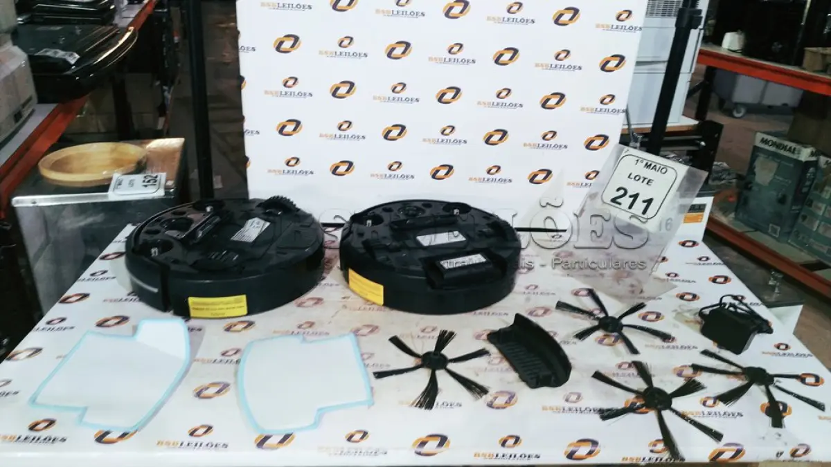 LOTE 211 - 02 ASPIRADORES ROBÔ MARCA MONDIAL. (NO ESTADO) ATENÇÃO! FAZER A VISITAÇÃO ANTES DE ARREMATAR, NÃO SABEMOS SE FUNCIONA, LEILÃO NÃO TEM GARANTIA E NEM DEVOLUÇÃO, SUJEITO A POSSÍVEIS AVARIAS VISÍVEIS/OCULTAS E/OU AUSÊNCIA DE COMPONENTES.