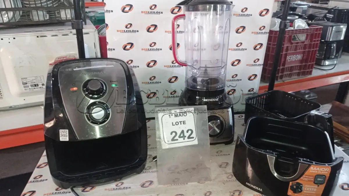 LOTE 242 - 01 AIR FRYER 220V MARCA MONDIAL E 01 LIQUIDIFICADOR 220V MARCA MONDIAL. (NO ESTADO) ATENÇÃO! FAZER A VISITAÇÃO ANTES DE ARREMATAR, NÃO SABEMOS SE FUNCIONA, LEILÃO NÃO TEM GARANTIA E NEM DEVOLUÇÃO, SUJEITO A POSSÍVEIS AVARIAS VISÍVEIS/OCULTAS E/OU AUSÊNCIA DE COMPONENTES.