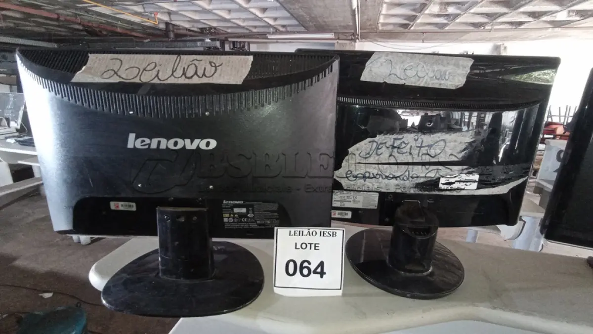 LOTE 064 - 01 MONITOR LG E 01 MONITOR LENOVO. (NO ESTADO) ATENÇÃO! FAZER A VISITAÇÃO ANTES DE ARREMATAR, NÃO SABEMOS SE FUNCIONA, LEILÃO NÃO TEM GARANTIA E NEM DEVOLUÇÃO, SUJEITO A POSSÍVEIS AVARIAS VISÍVEIS/OCULTAS E/OU AUSÊNCIA DE COMPONENTES.