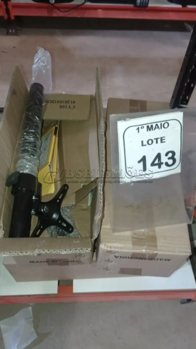 LOTE 143 - 05 SUPORTES DE MONITOR MARCA DATEN. (NO ESTADO) ATENÇÃO! FAZER A VISITAÇÃO ANTES DE ARREMATAR, NÃO SABEMOS SE FUNCIONA, LEILÃO NÃO TEM GARANTIA E NEM DEVOLUÇÃO, SUJEITO A POSSÍVEIS AVARIAS VISÍVEIS/OCULTAS E/OU AUSÊNCIA DE COMPONENTES.